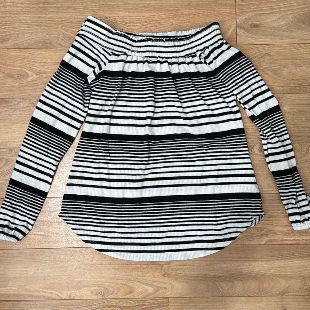 Red haute black and white striped off the‎ shoulder shirt size xs